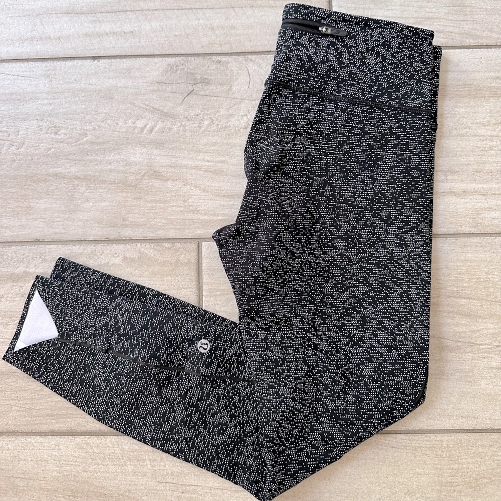 *SOLD*Lululemon Quick Pace 7/8 Cropped Soundwave Alpine Tights Size 6 - Picture 3 of 15